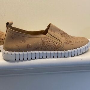 Bernie Mev New York TW Amity Leather Womens Slip On Trainers or Sneakers size 41